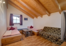 ferienwohnung-oberberg-wohn-oder-schlafzimmer.jpg