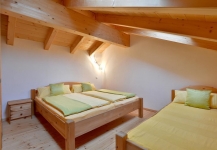 ferienwohnung-oberberg-schlafzimmer-2.jpg